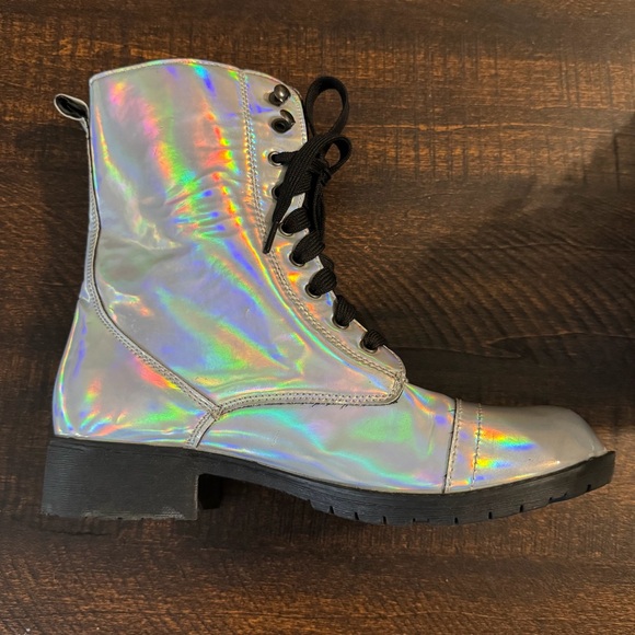 N.Y.L.A. Holographic Silver Iridescent Combat Boots Size 6 - Picture 5 of 11